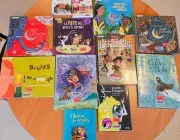 Photo montrant des livres posés sur une table