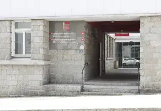 Photo montrant la façade en pierre du conservatoire rue du Château à Brest